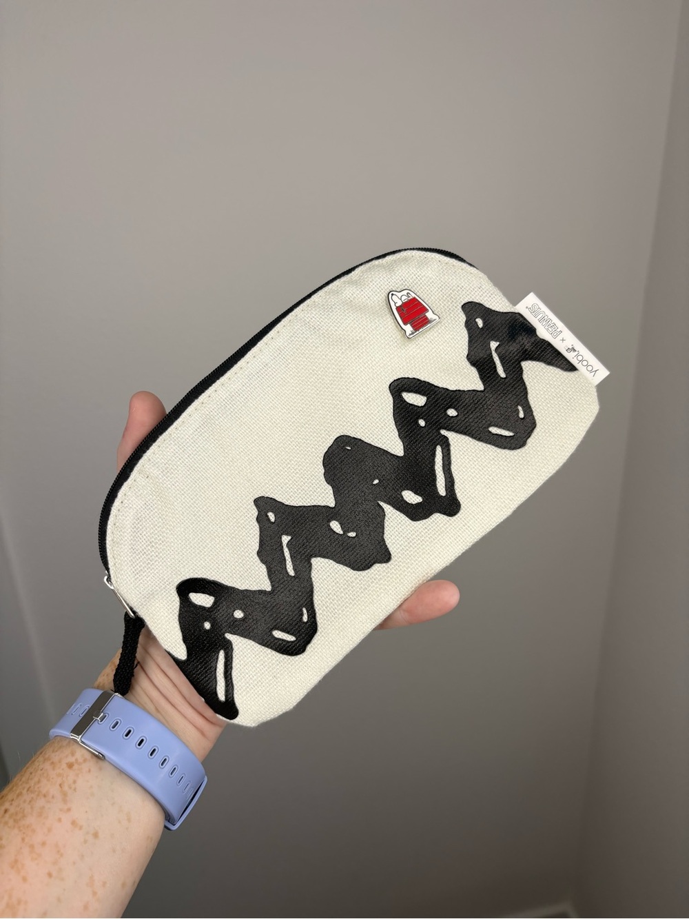 Yoobi x Peanuts Zippered Pouch w/ Snoopy Pin